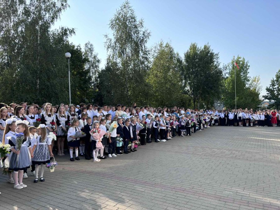 Торжественная линейка, посвященная началу учебного года