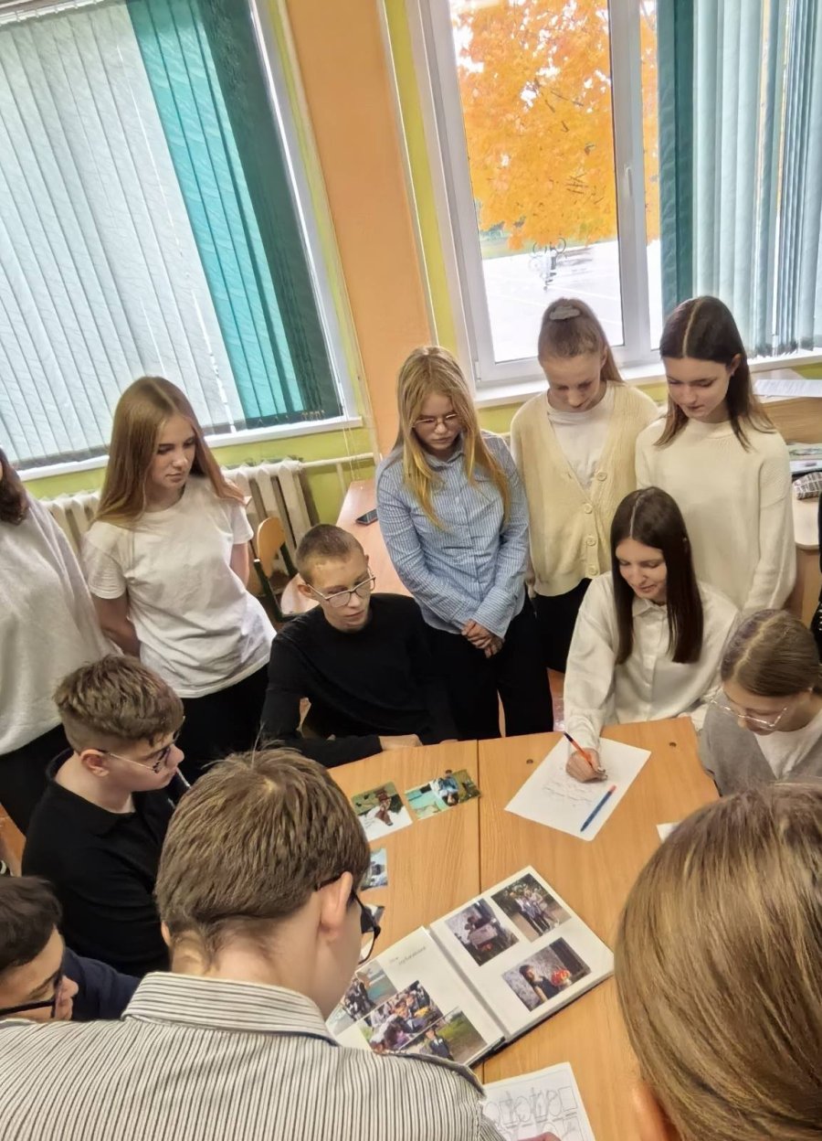 Выставка «Семья — маленькая страна»