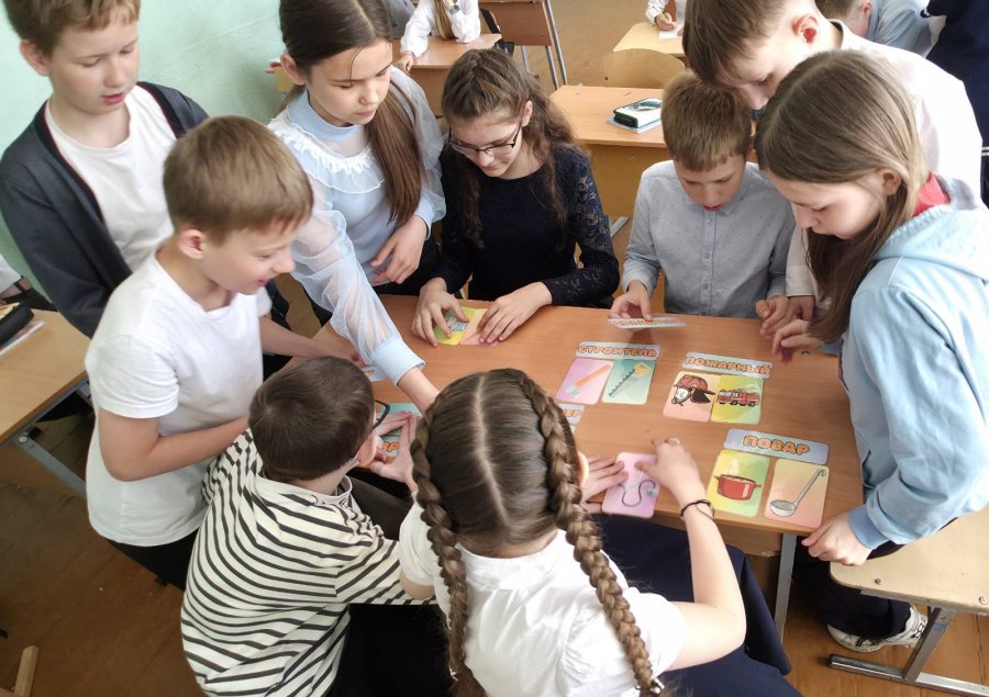 Познавательная игра «Каждой профессии слава и честь» 