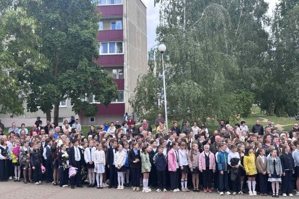 Торжественная линейка, посвященная окончанию учебного года для 1-8 классов